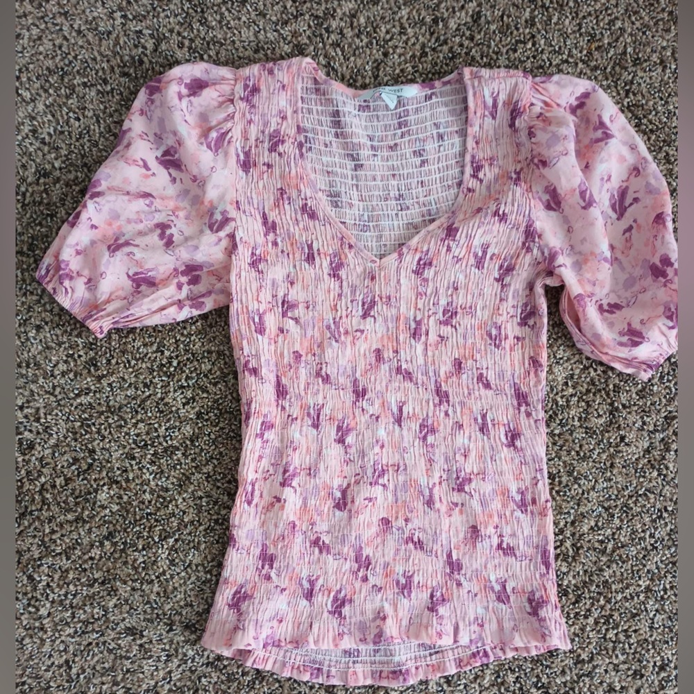 This is an extra small it’s super cute. In style and it’s tight fitting